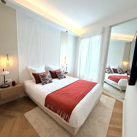 - Exceptional 4-bedroom Apartment *
