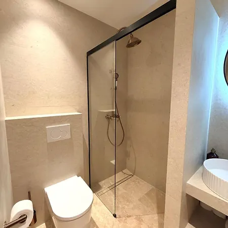 - Exceptional 4-bedroom Lägenhet *
