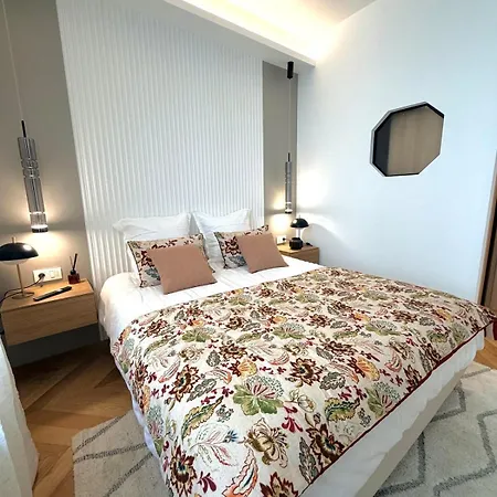- Exceptional 4-bedroom Lägenhet *