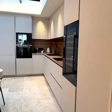- Exceptional 4-bedroom Apartment