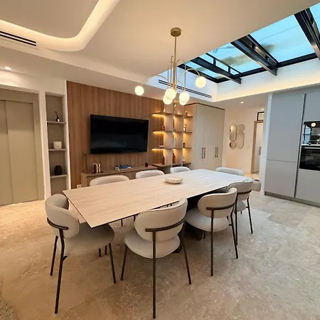 - Exceptional 4-bedroom Cannes