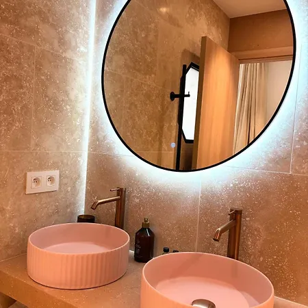 - Exceptional 4-bedroom Lägenhet *