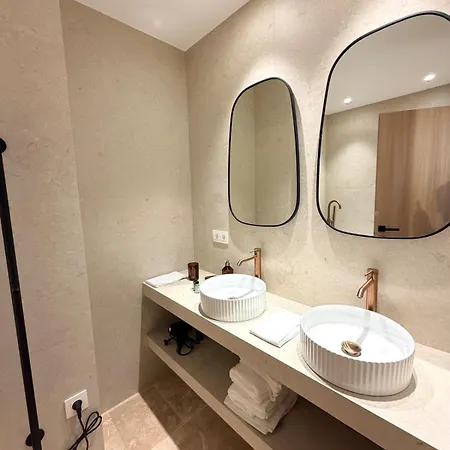 - Exceptional 4-bedroom *